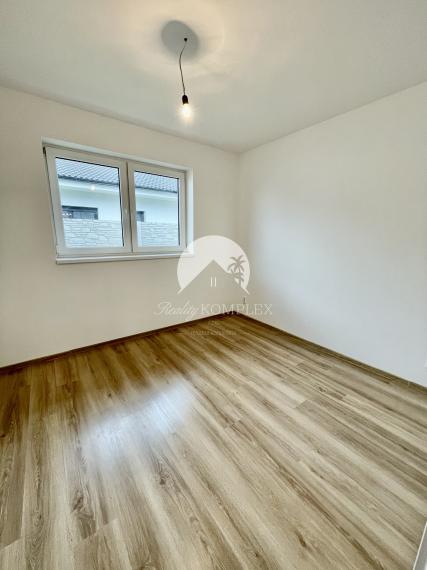 Reality KOMPLEX s.r.o. Vám ponúka modernú 4-izbovú novostavbu v Dunajskej Strede