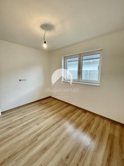 Reality KOMPLEX s.r.o. Vám ponúka modernú 4-izbovú novostavbu v Dunajskej Strede