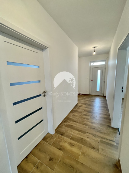 Reality KOMPLEX s.r.o. Vám ponúka modernú 4-izbovú novostavbu v Dunajskej Strede