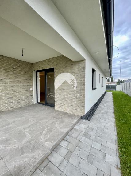 Reality KOMPLEX s.r.o. Vám ponúka modernú 4-izbovú novostavbu v Dunajskej Strede