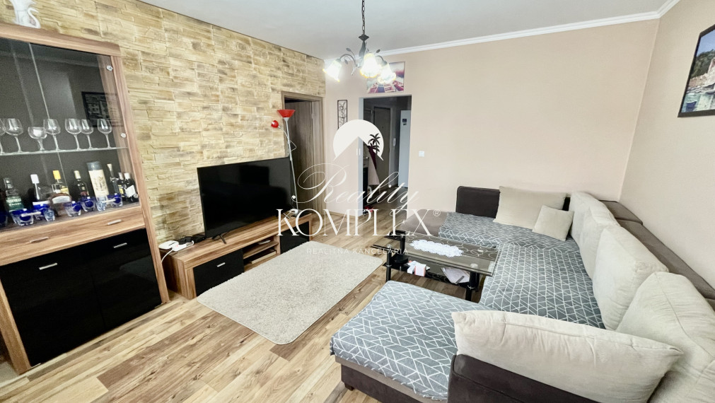 Reality KOMPLEX s.r.o. Vám ponúka 3-izbový byt s loggiou po kompletnej rekonštrukcii