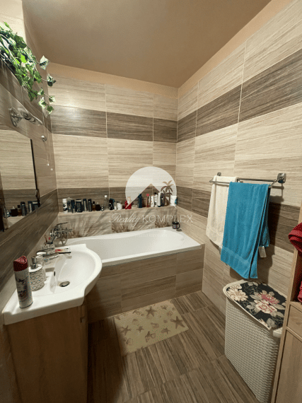 Reality KOMPLEX s.r.o. Vám ponúka 3-izbový byt s loggiou po kompletnej rekonštrukcii