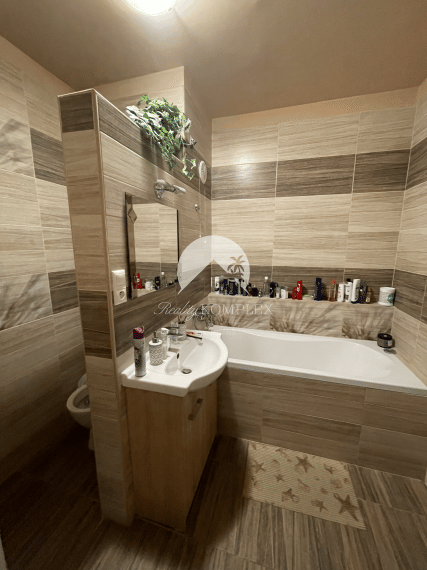 Reality KOMPLEX s.r.o. Vám ponúka 3-izbový byt s loggiou po kompletnej rekonštrukcii