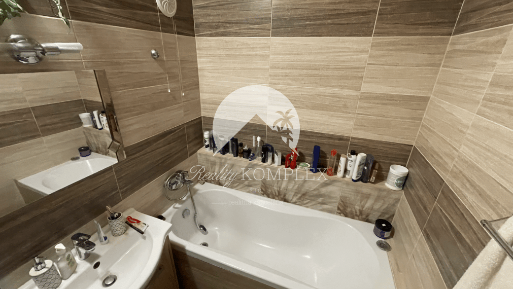 Reality KOMPLEX s.r.o. Vám ponúka 3-izbový byt s loggiou po kompletnej rekonštrukcii