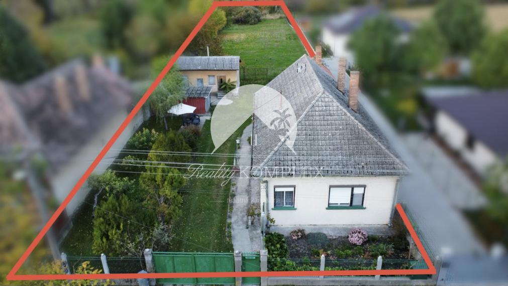 Investičný pozemok s obývateľným domom vo Vrakúni