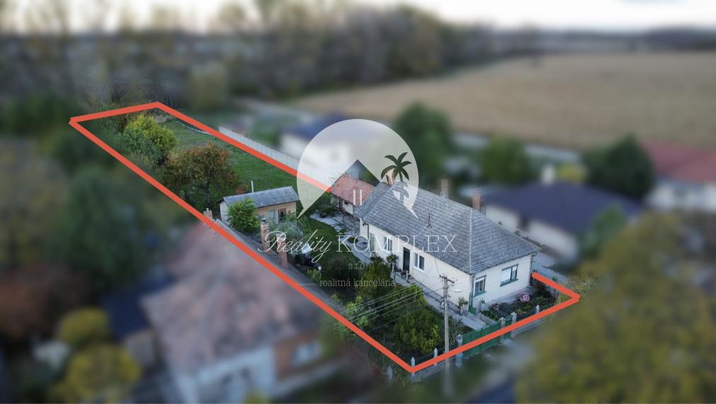 Investičný pozemok s obývateľným domom vo Vrakúni