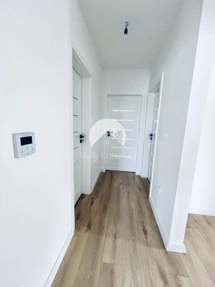 Reality KOMPLEX s.r.o., Vám ponúka na predaj moderný 4-izbový bungalov v Topoľníkoch