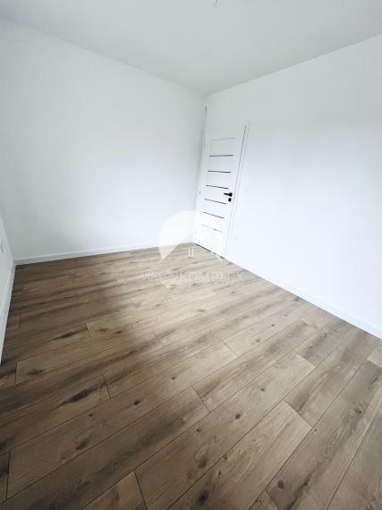 Reality KOMPLEX s.r.o., Vám ponúka na predaj moderný 4-izbový bungalov v Topoľníkoch