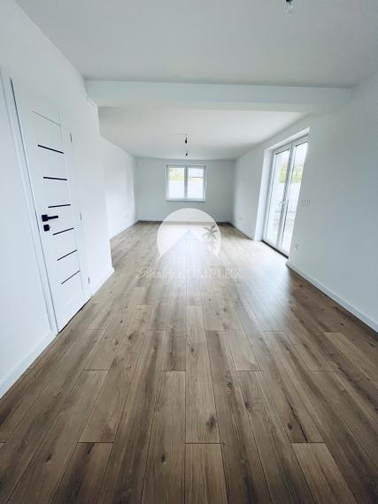 Reality KOMPLEX s.r.o., Vám ponúka na predaj moderný 4-izbový bungalov v Topoľníkoch