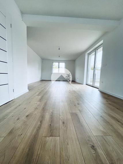 Reality KOMPLEX s.r.o., Vám ponúka na predaj moderný 4-izbový bungalov v Topoľníkoch