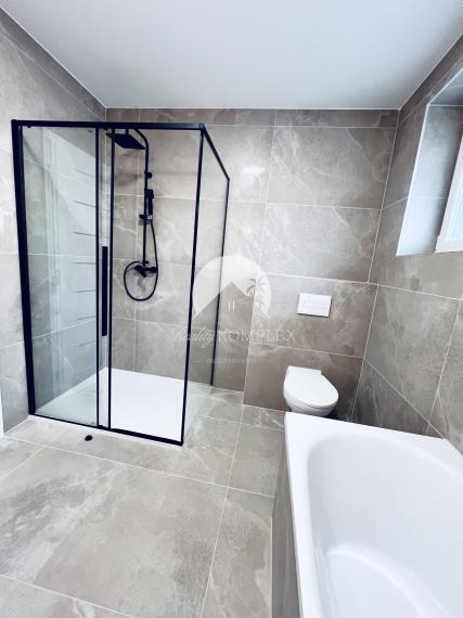 Reality KOMPLEX s.r.o., Vám ponúka na predaj moderný 4-izbový bungalov v Topoľníkoch