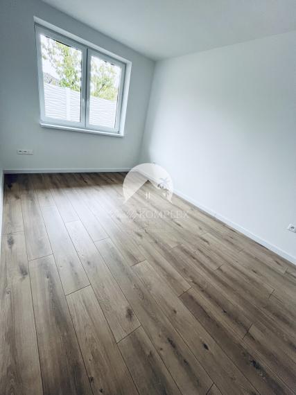 Reality KOMPLEX s.r.o., Vám ponúka na predaj moderný 4-izbový bungalov v Topoľníkoch