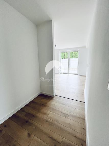 Reality KOMPLEX s.r.o., Vám ponúka na predaj moderný 4-izbový bungalov v Topoľníkoch