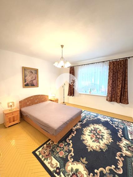 IBA U NÁS !!! Reality KOMPLEX s.r.o. ponúka EXKLUZÍVNE na predaj rodinný dom s hosťovskou budovou a garážou v tichej a obľúbenej lokalite Komárna !!!