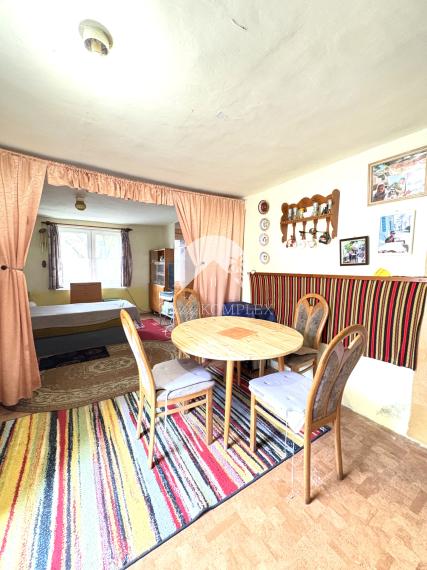 IBA U NÁS !!! Reality KOMPLEX s.r.o. ponúka EXKLUZÍVNE na predaj rodinný dom s hosťovskou budovou a garážou v tichej a obľúbenej lokalite Komárna !!!