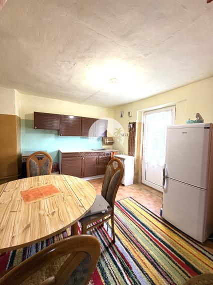 IBA U NÁS !!! Reality KOMPLEX s.r.o. ponúka EXKLUZÍVNE na predaj rodinný dom s hosťovskou budovou a garážou v tichej a obľúbenej lokalite Komárna !!!