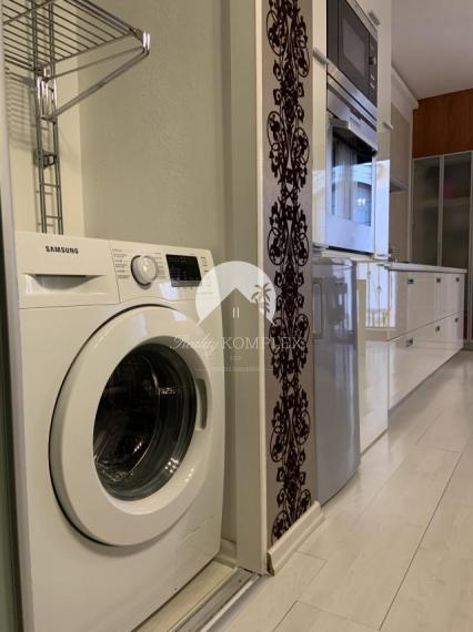 Reality KOMPLEX s.r.o., Vám EXKLUZÍVNE ponúka NA PRENÁJOM moderný 2 izbový byt v absolútnom centre mesta Komárna na Nádvorí Európy!