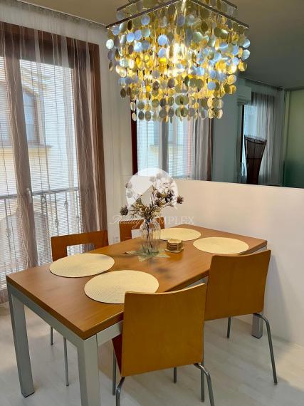 Reality KOMPLEX s.r.o., Vám EXKLUZÍVNE ponúka NA PRENÁJOM moderný 2 izbový byt v absolútnom centre mesta Komárna na Nádvorí Európy!