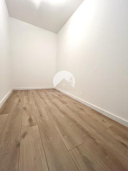 Reality KOMPLEX s.r.o., Vám ponúka na predaj moderný 4-izbový rodinný dom s garážou v Topoľníkoch