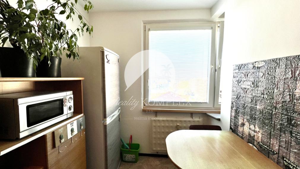 Reality KOMPLEX s.r.o. ponúka na PRENÁJOM garsónku priamo v centre mesta Dunajská Streda