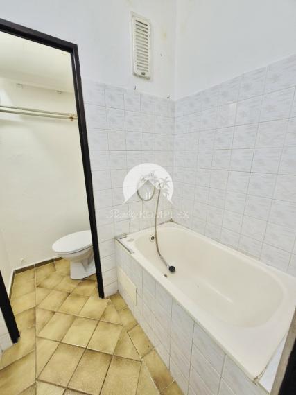 Reality KOMPLEX s.r.o., Vám ponúka na PREDAJ 1 izbový byt na Eotvosovej ulici v Meste Komárno.