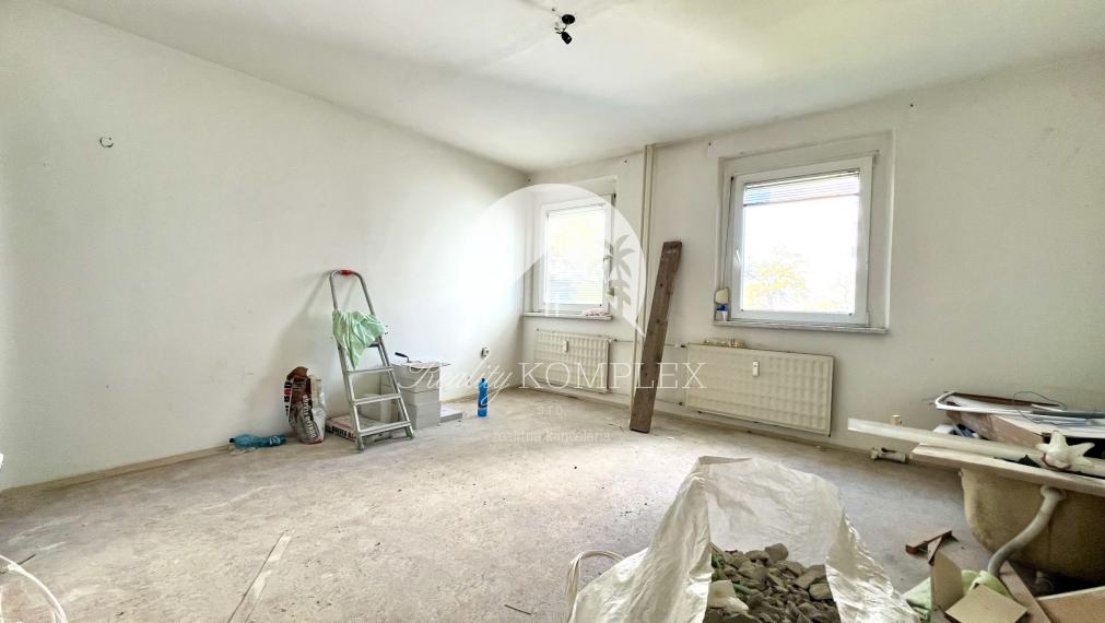 Reality KOMPLEX s.r.o. ponúka na predaj priestranný 1-izbový byt v Komárne