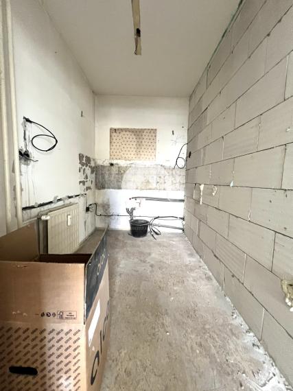 Reality KOMPLEX s.r.o. ponúka na predaj priestranný 1-izbový byt v Komárne