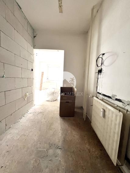 Reality KOMPLEX s.r.o. ponúka na predaj priestranný 1-izbový byt v Komárne