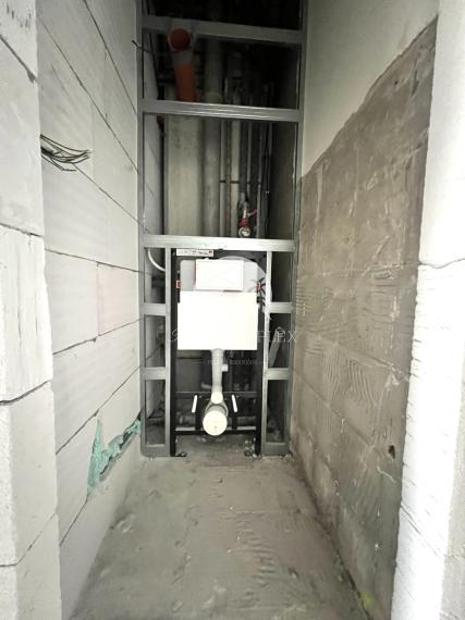 Reality KOMPLEX s.r.o. ponúka na predaj priestranný 1-izbový byt v Komárne