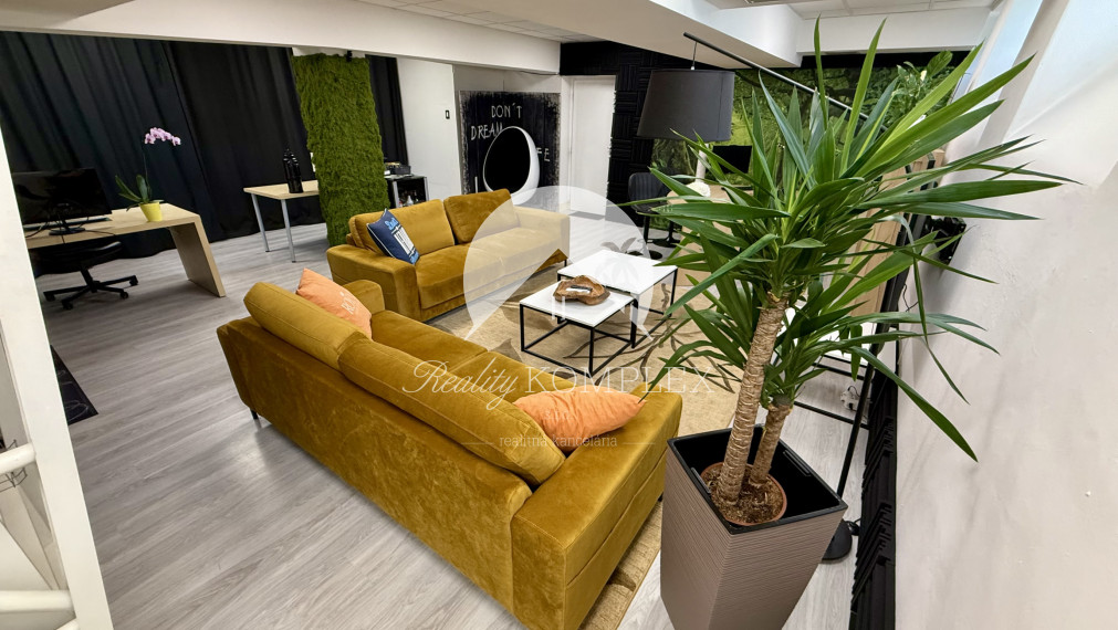 Reality KOMPLEX s.r.o. Vám ponúka na prenájom plne zariadený priestor nachádzajúci sa priamo v centre Komárna.