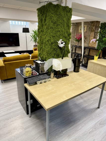 Reality KOMPLEX s.r.o. Vám ponúka na prenájom plne zariadený priestor nachádzajúci sa priamo v centre Komárna.