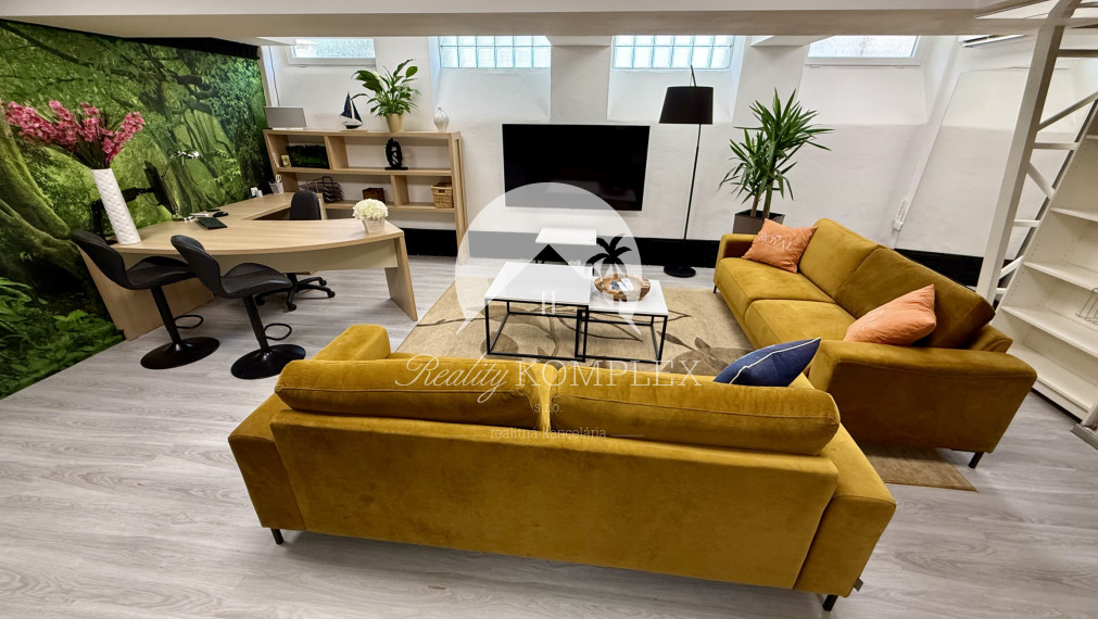 Reality KOMPLEX s.r.o. Vám ponúka na prenájom plne zariadený priestor nachádzajúci sa priamo v centre Komárna.