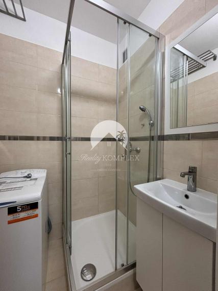 Reality KOMPLEX s.r.o. ponúka na PRENÁJOM pekný 2 izbový byt v Komárne