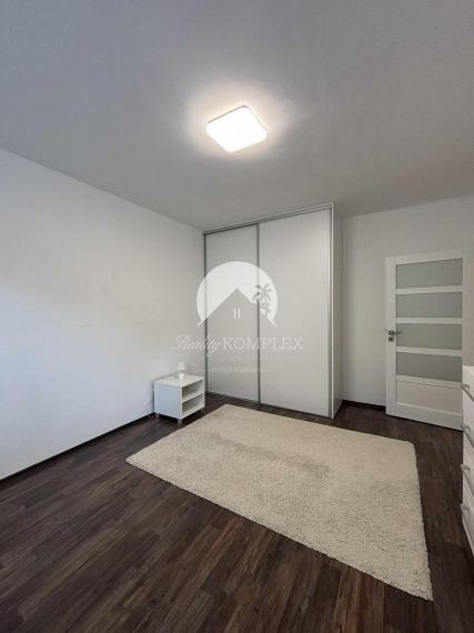 Reality KOMPLEX s.r.o. ponúka na PRENÁJOM pekný 2 izbový byt v Komárne