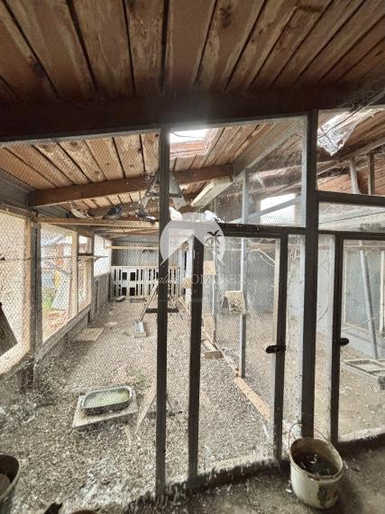 Reality KOMPLEX s.r.o.,Vám  ponúka starší  4 izbový rodinný dom  v pokojnej časti Mesta Komárno !