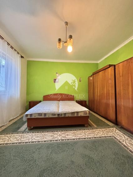 Reality KOMPLEX s.r.o.,Vám  ponúka starší  4 izbový rodinný dom  v pokojnej časti Mesta Komárno !