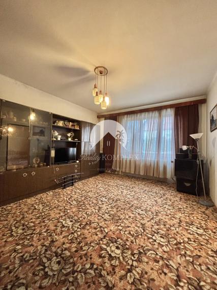 Reality KOMPLEX s.r.o.,Vám  ponúka starší  4 izbový rodinný dom  v pokojnej časti Mesta Komárno !