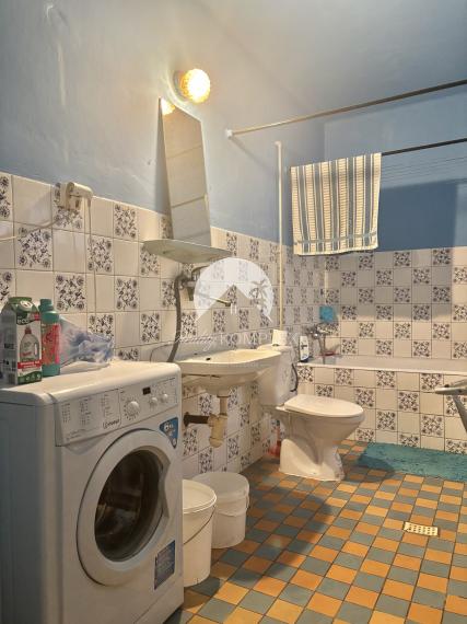 Reality KOMPLEX s.r.o.,Vám  ponúka starší  4 izbový rodinný dom  v pokojnej časti Mesta Komárno !