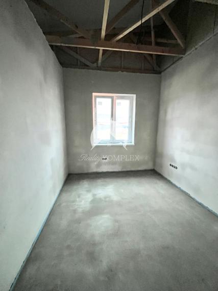 Reality KOMPLEX s.r.o., Vám ponúka na predaj moderný dvojdom s nízkonákladovým vykurovaním v obci Okoč