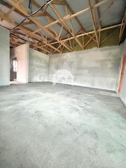 Reality KOMPLEX s.r.o., Vám ponúka na predaj moderný dvojdom s nízkonákladovým vykurovaním v obci Okoč