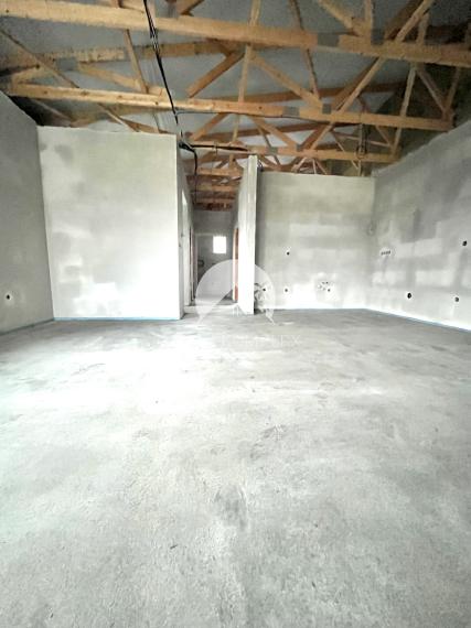 Reality KOMPLEX s.r.o., Vám ponúka na predaj moderný dvojdom s nízkonákladovým vykurovaním v obci Okoč