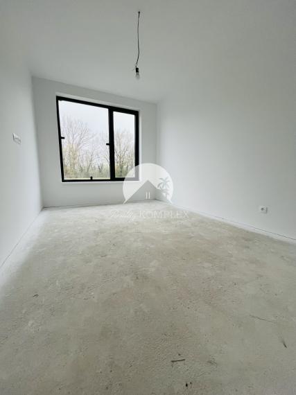 Reality KOMPLEX s.r.o., Vám ponúka na predaj moderný dvojdom v tichej obci Povoda,len pár minút od Dunajskej Stredy