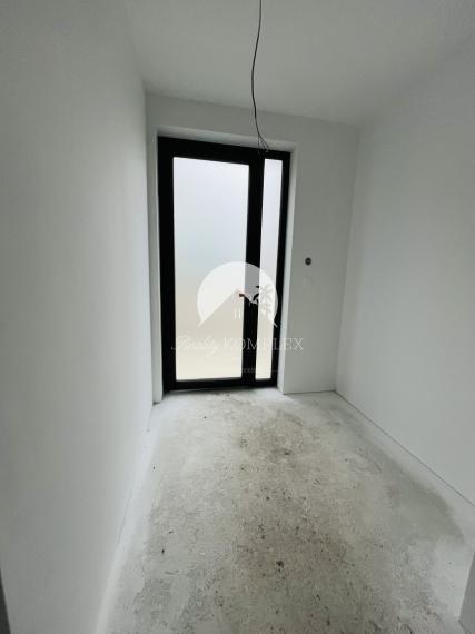 Reality KOMPLEX s.r.o., Vám ponúka na predaj moderný dvojdom v tichej obci Povoda,len pár minút od Dunajskej Stredy