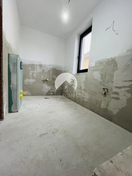 Reality KOMPLEX s.r.o., Vám ponúka na predaj moderný dvojdom v tichej obci Povoda,len pár minút od Dunajskej Stredy