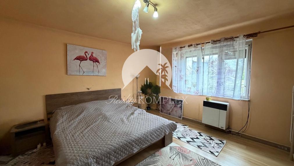 Reality KOMPLEX s.r.o. Vám EXKLUZÍVNE ponúka na predaj priestranný 4-izbový rodinný dom v meste Hurbanovo.