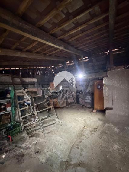 Reality KOMPLEX s.r.o. Vám EXKLUZÍVNE ponúka na predaj priestranný 4-izbový rodinný dom v meste Hurbanovo.