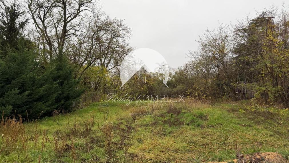 Reality KOMPLEX s.r.o. Vám EXKLUZÍVNE ponúka na predaj priestranný 4-izbový rodinný dom v meste Hurbanovo.