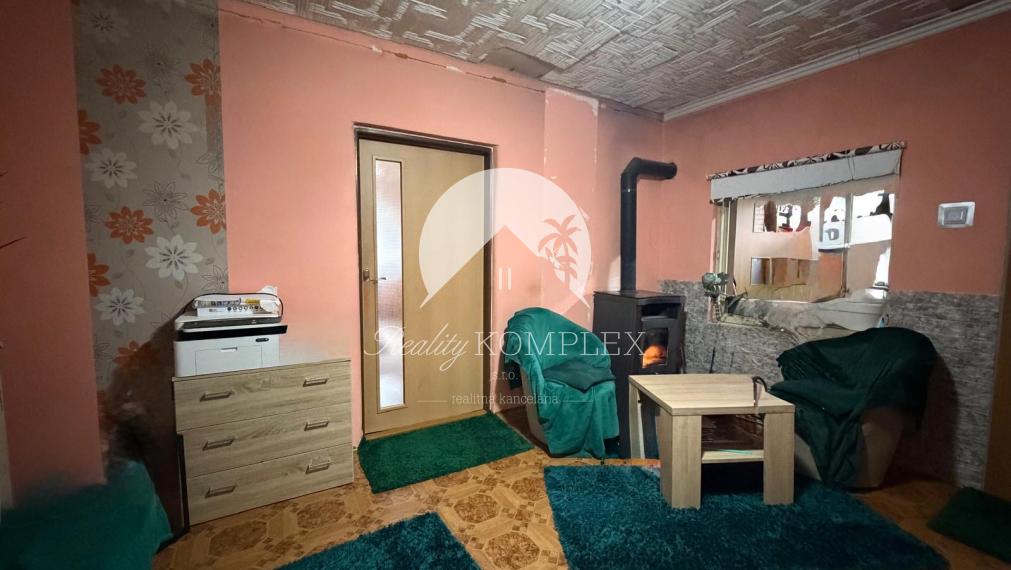 Reality KOMPLEX s.r.o. Vám EXKLUZÍVNE ponúka na predaj priestranný 4-izbový rodinný dom v meste Hurbanovo.