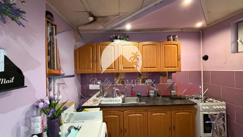 Reality KOMPLEX s.r.o. Vám EXKLUZÍVNE ponúka na predaj priestranný 4-izbový rodinný dom v meste Hurbanovo.