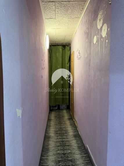 Reality KOMPLEX s.r.o. Vám EXKLUZÍVNE ponúka na predaj priestranný 4-izbový rodinný dom v meste Hurbanovo.